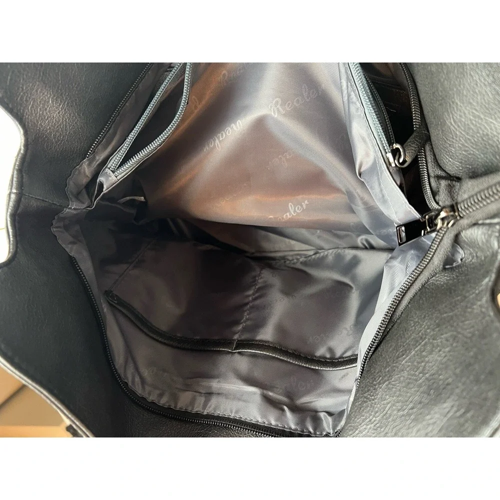 Realer Faux Leather Black  Hobo  Bag  Zipper  Lined EUC (no shoulder strap)